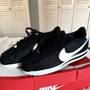 Nike Men's Cortez Black and White Sneakers